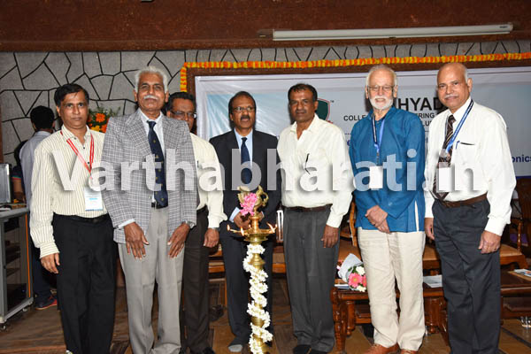 ಮಂಗಳೂರು: ‘ಇಲೆಕ್ಟ್ರಾನಿಕ್ ತಂತ್ರಜ್ಞಾನ ಕ್ಷೇತ್ರದಲ್ಲಿ ಸ್ಮಾರ್ಟ್ ಸಾಧನಗಳ ಬಳಕೆ’ ವಿಚಾರಸಂಕಿರಣ ಉದ್ಘಾಟನೆ